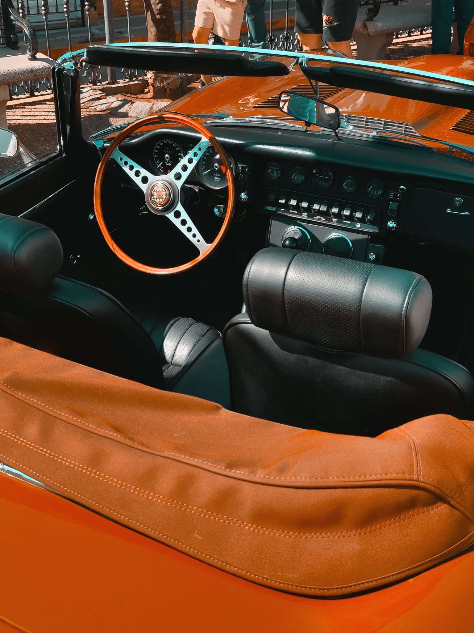 Éxito de público en la exposición de coches antiguos